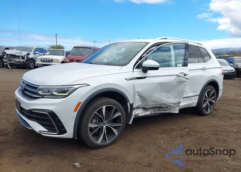 2022 Volkswagen Tiguan 2.0T Sel R-Line z USA, uszkodzony, nr VIN 3VV4B7AX7NM084792